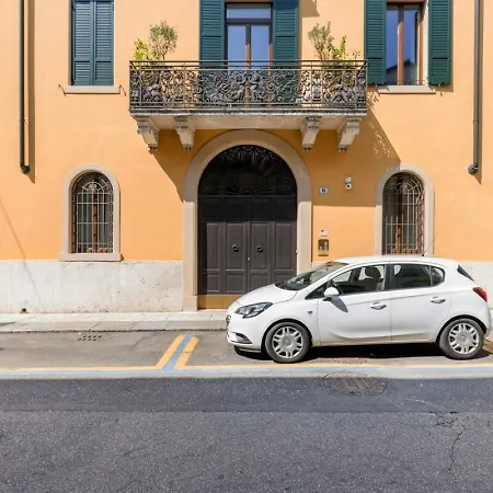 דירה Manin Grand House